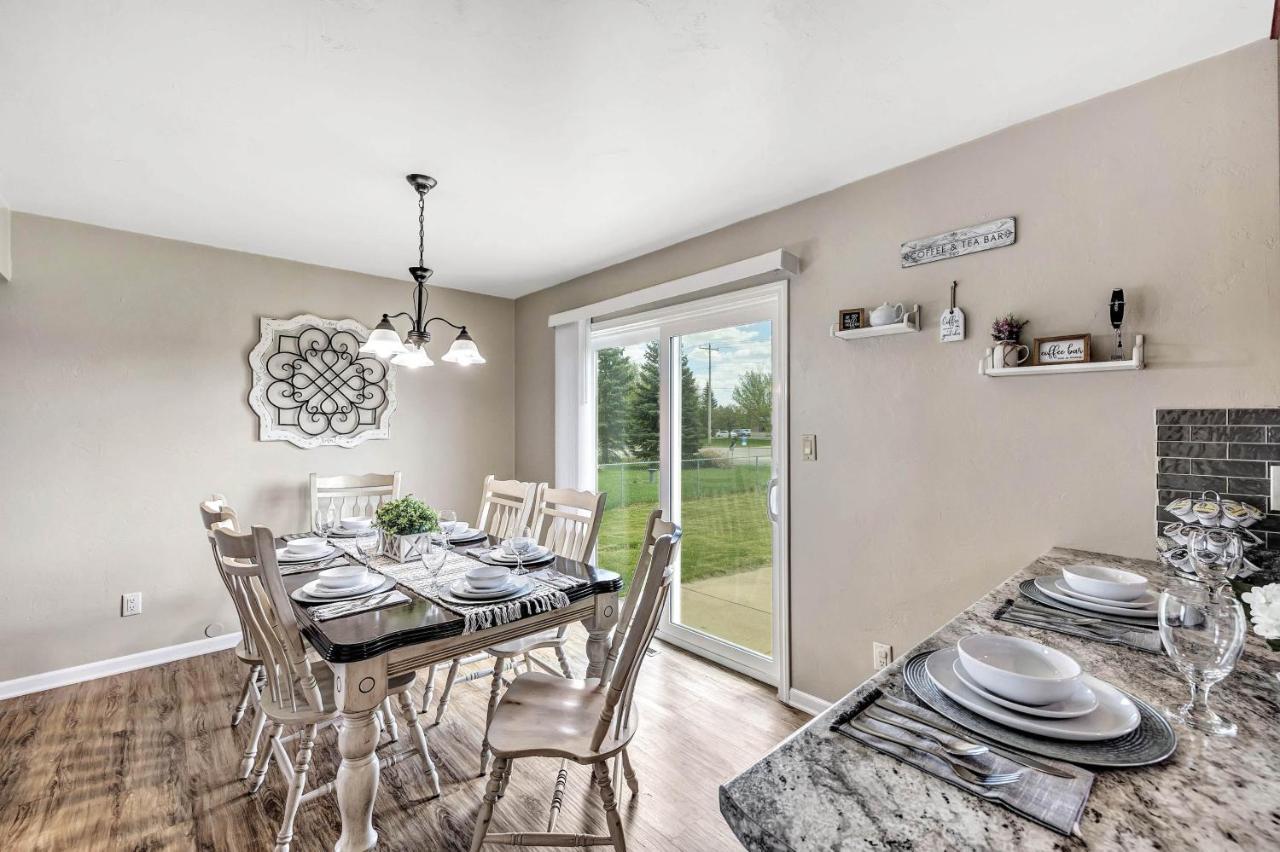 Serene 3 Bedroom Home, Nrm, Wi-Fi, Parking, Queen Bed De Pere ภายนอก รูปภาพ
