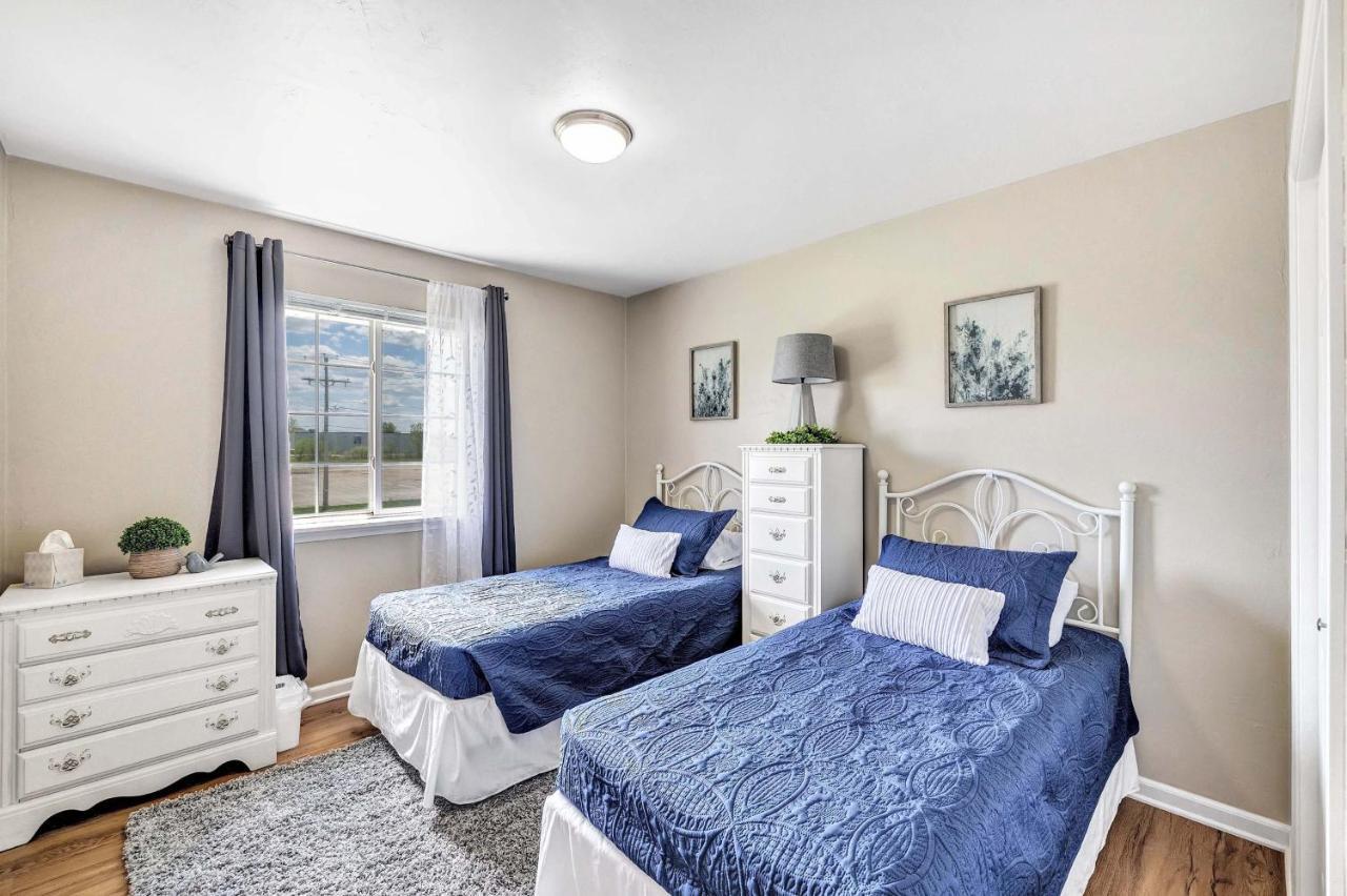Serene 3 Bedroom Home, Nrm, Wi-Fi, Parking, Queen Bed De Pere ภายนอก รูปภาพ