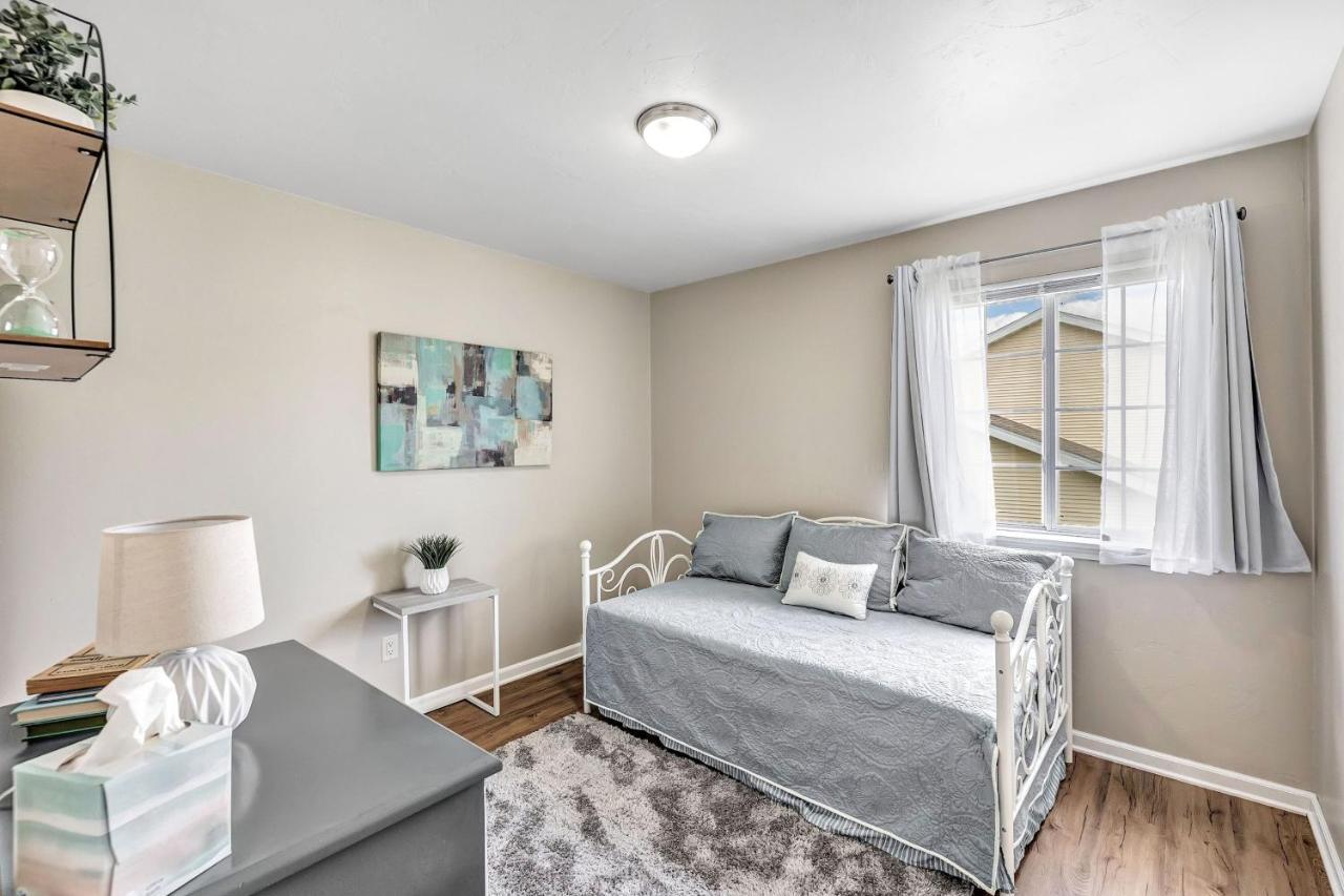Serene 3 Bedroom Home, Nrm, Wi-Fi, Parking, Queen Bed De Pere ภายนอก รูปภาพ