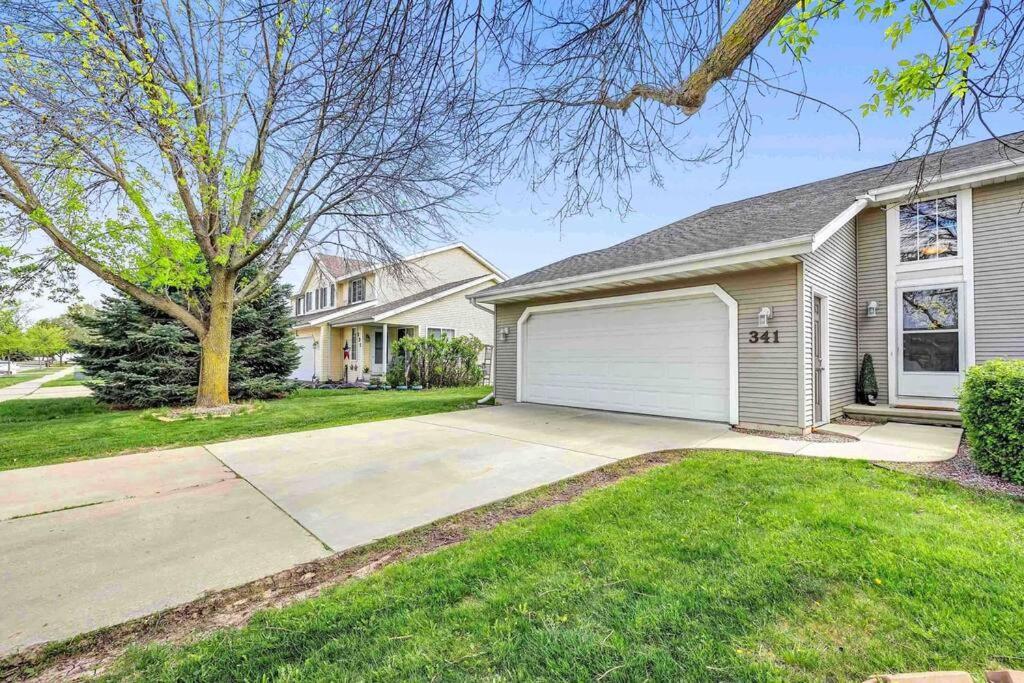 Serene 3 Bedroom Home, Nrm, Wi-Fi, Parking, Queen Bed De Pere ภายนอก รูปภาพ